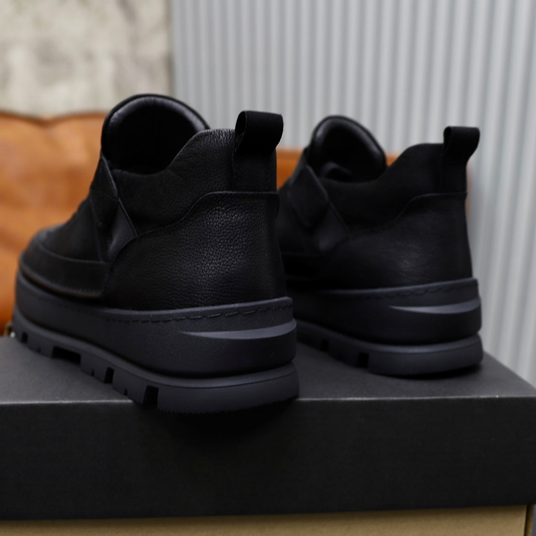 UGG Lace-Up Platform Sneaker — Onyx Black | EU 39–44