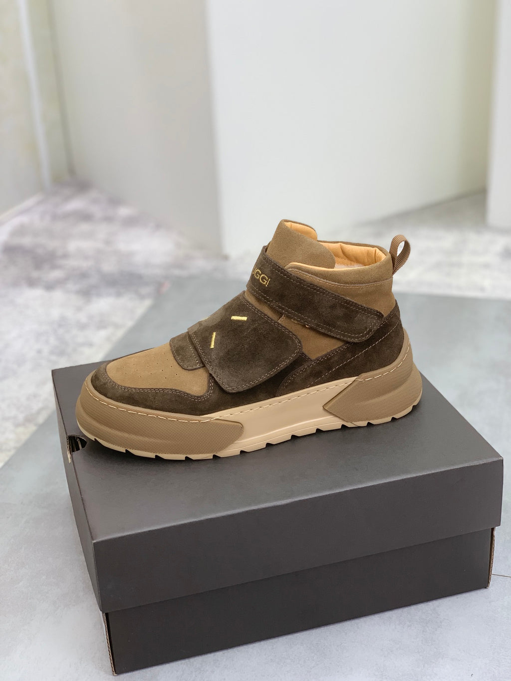 UGG Velcro Laceless Boot-Sneaker — Dark Olive & Camel | EU 39–44