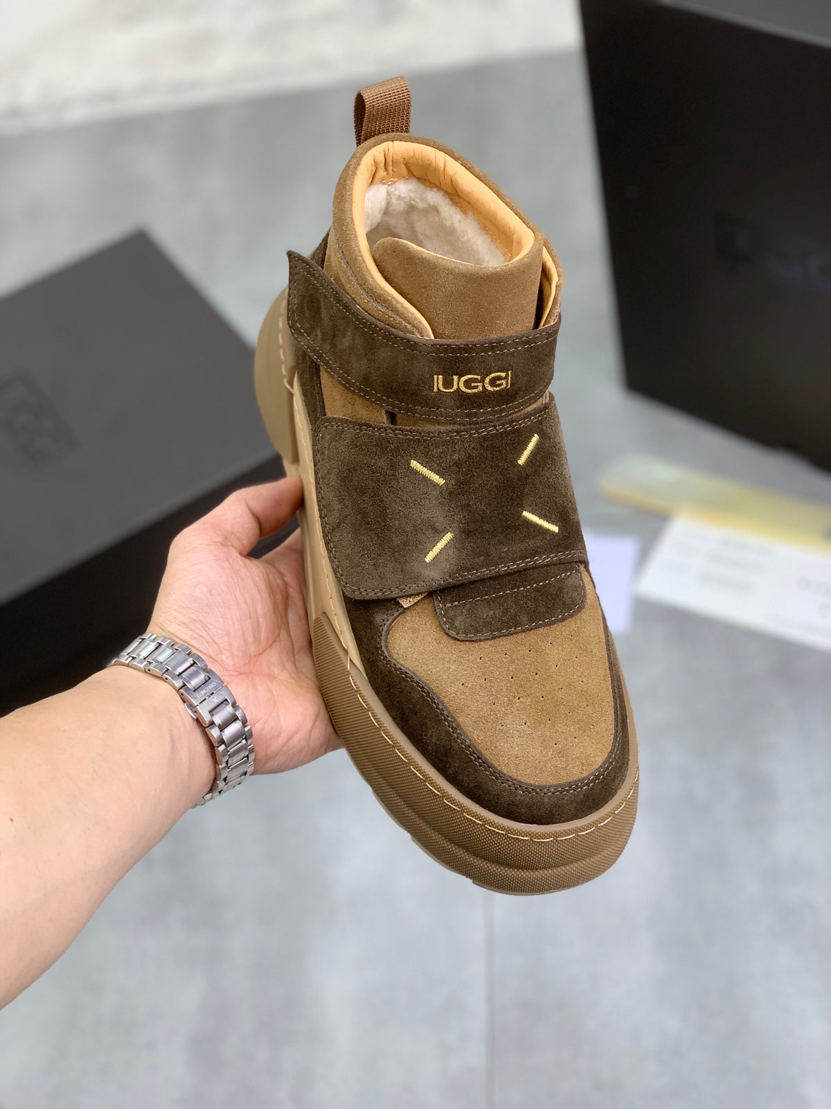 UGG Velcro Laceless Boot-Sneaker — Dark Olive & Camel | EU 39–44