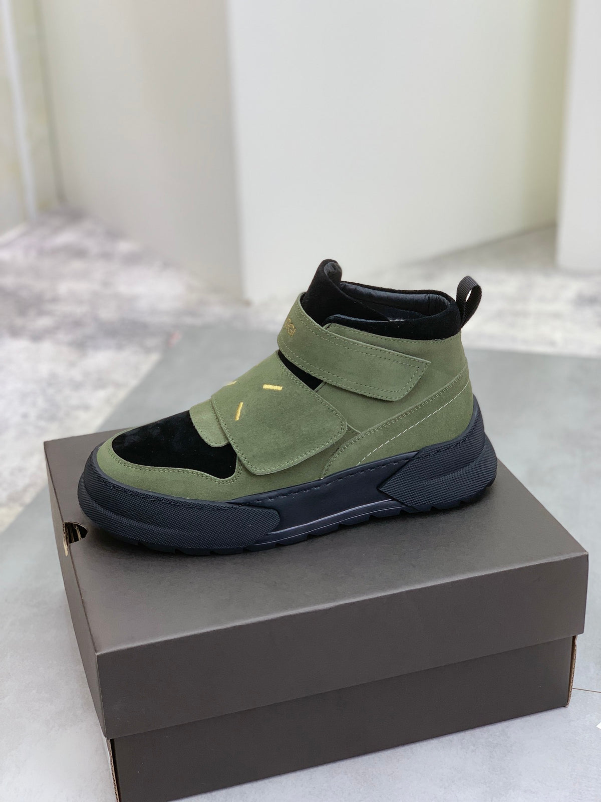 UGG Velcro Laceless Boot-Sneaker — Army Green & Black | EU 39–44