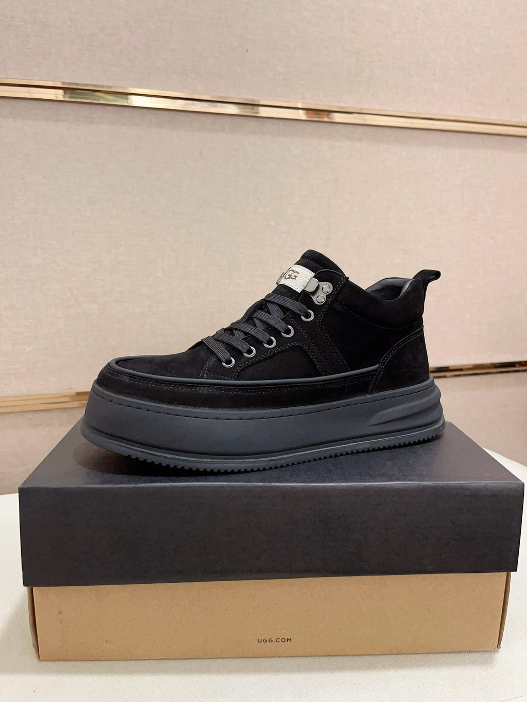 UGG Moc-Toe Low-Top Sneaker — Onyx Black | EU 39–44