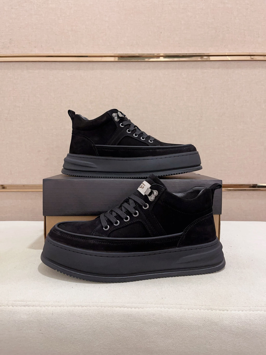 UGG Moc-Toe Low-Top Sneaker — Onyx Black | EU 39–44